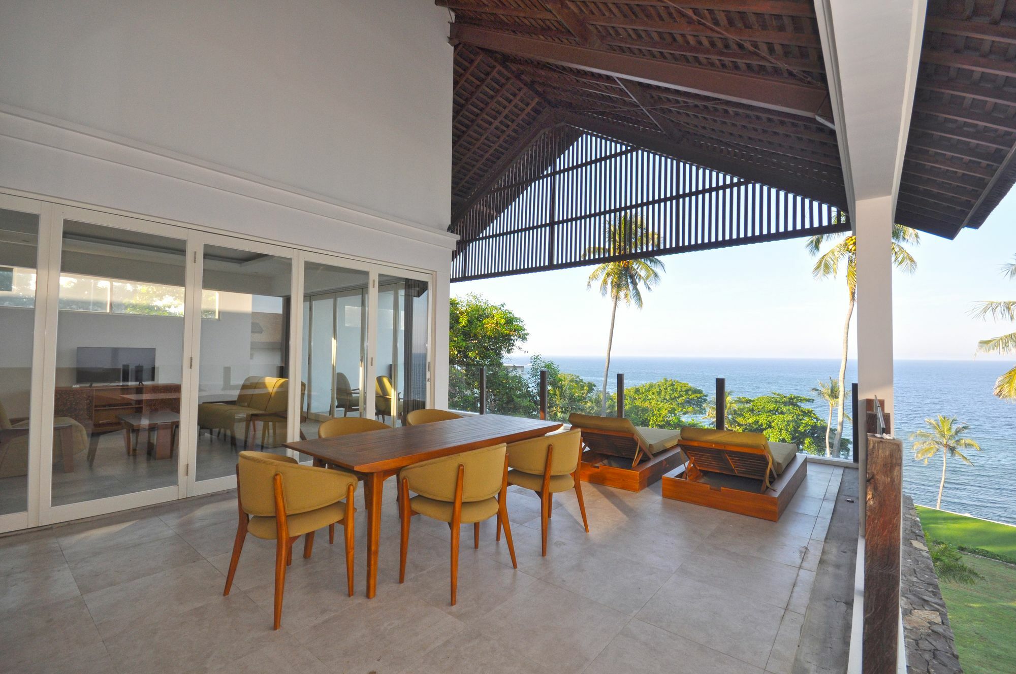 Rajavilla Lombok - Seaside Serenity Senggigi